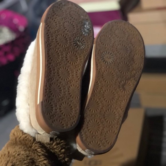 COPY - UGG rylan slipper - Picture 7 of 8